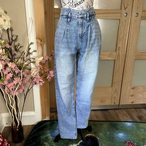 American Eagle Women Jeans Sz 2 Light Wash Mom Pleated High Rise Classic Denim